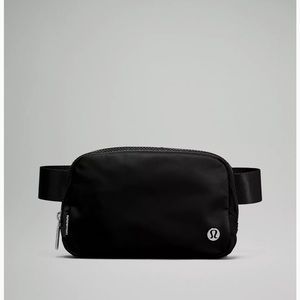 Lululemon Everywhere Belt Bag Black NWT